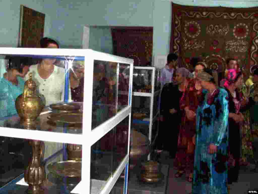 Намоишгоҳ дар осорхонаи Беҳзод #16