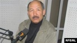 Ишенбай Кадырбеков "Азаттыктын" студиясында, 2008-жылдын марты.