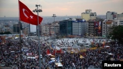 Тазоҳурот дар майдони Тақсими Истамбул