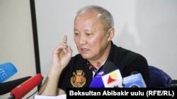 "Ак Бата" партиясын Бишкек шаардык кеңешинин тизмесин баштап барган Нариман Түлеев. 
