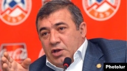 Armenia - Businessman Ruben Hayrapetian at a news conference in Yerevan.