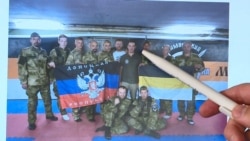 Сергій Кисельов (крайній зліва) під час тренування у центрі «Партизан» «Імперського легіону». В центрі – його керівник Денис Гарієв