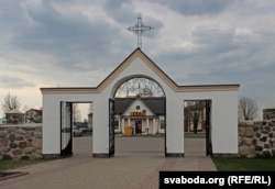 Астравец. Выгляд з тэрыторыі касьцёла Сьвятых Космы і Даміяна. 2015