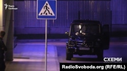 «Мерседес», який очекує Андрія Іванчука біля виходу з терміналу