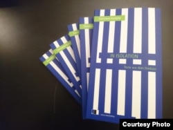 Книга «В ізоляції» німецькою мовою, видана наприкінці 2020-го року за сприяння PEN Ukraine та підтримки фонду «Відродження». На черзі – англійський переклад