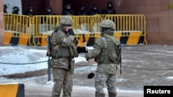 Ղազախստան - Ոստիկաններ և զինվորներ Նուր-Սուլթանում, 6-ը հունվարի, 2022թ․