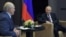 Александр Лукашенко (слева) и Владимир Путин на встрече в Сочи, Россия, 28 мая 2021 года