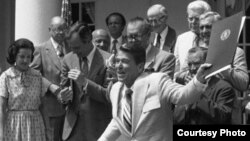 АКШның элекке президенты Рональд Рейган Әсир милләтләр атнасын игълан итә