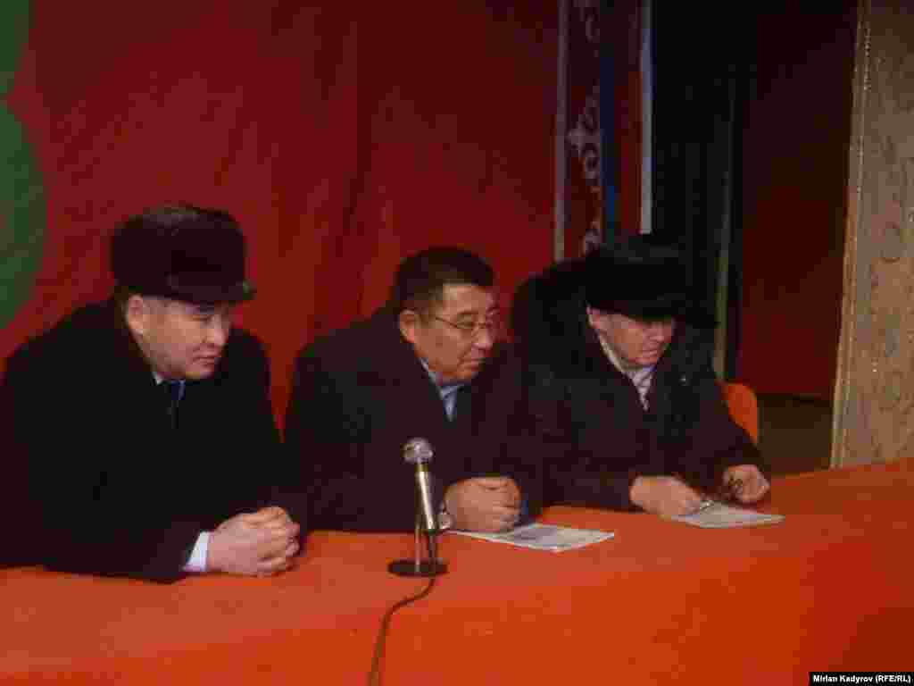 Энергетика министри Кубанычбек Турдубаев абалды түшүндүрүүгө аракет кылып жатат.