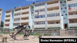 Оштогу жаңы курулган үйлөрдүн бири, 3-август, 2012. 