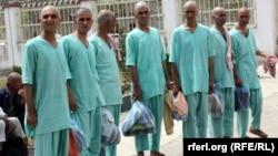 شماری از معتادین که بعد از تداوی شفایاب شده‌اند.