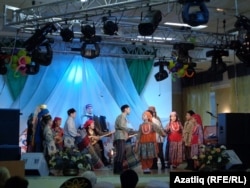 "Асылъяр" ансамбле чыгыш ясый