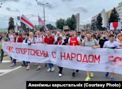 Колона спортсменів на марші 6 вересня в Мінську