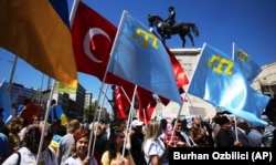 Акція проти збройної агресії Росії щодо України, яку в столиці Туреччини провели українці, турки та кримські татари, 21 травня 2022 року