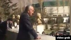 Эл алдына чыккан Ёдгор Файзов.