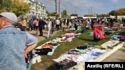 Бет базары Беломорский белән Гудованцев урамы чатында башланып Тэц урамына таба сузыла