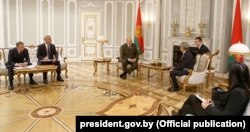 Аляксандар Лукашэнка сустракаецца з Андрэа Рыгоні, адмысловым дакладчыкам па Беларусі камісіі палітычных пытаньняў і дэмакратыі ПАРЭ, 23 сакавіка 2017 году