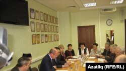 "Түгәрәк өстәл" сөйләшүендә