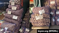 Кырымда бәрәңге һәрвакыт кыйбатрак булды. Бу бәрәңгене Дагыстан егетләре Ростовтан алып килгән