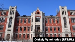 Лисичанск. Здание больницы, построенной бельгийцами более 100 лет назад