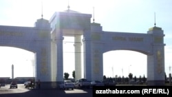 Türkmenistanda täze kaşaň bazarlaryň onlarçasy açyldy. Gurluşyklaryň bahasy resmi derejede agzalmaýar. 