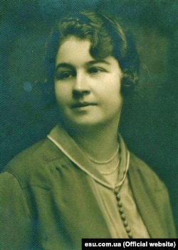 Мати Любомира-Эжена Гузара – Ольга Гузар з роду Павлюхів (1888–1945), діячка жіночого руху на Буковині. Була серед головних обвинувачених на Ясському процесі ОУН