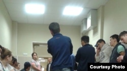 Москвадан депортация болуп жаткан кыргыз мигранттары. 12-май, 2016-жыл.