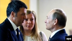 Прем’єр-міністр Італії Матттео Ренці (ліворуч) і президент Росії Володимир Путін в кулуарах саміту «Групи двадцяти». Туреччина, 16 листопада 2015 року