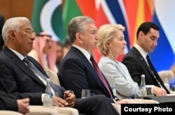 Президент Шавкат Мирзиёев жана Еврокомиссиянын төрагасы Урсула фон дер Ляйен. Европа Биримдиги жана Борбор Азия саммити. Самарканд, 3-апрель, 2025-жыл.