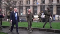 Британ премьери Киевдин көчөлөрүн кыдырды