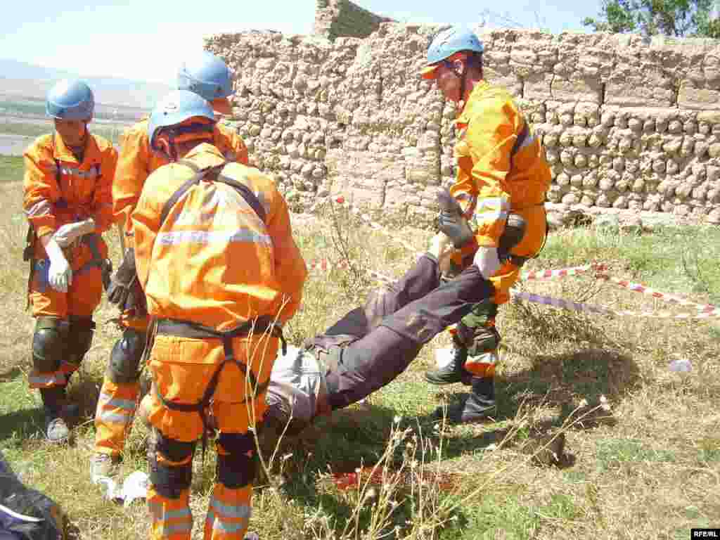 Өлтүрүлгөн жоочулар ошондой эле «Өзбекстандын ислам кыймылынын» мүчөлөрү болушу толук ыктымал.  - Kyrgyzstan - At Least Three Alleged Militants Killed In Ozgon District of Osh Region. 28June2009