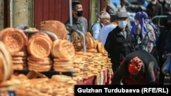 Бишкектеги Ош базары. Иллюстрациялык сүрөт.