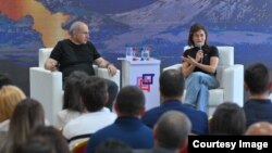 Armenia - Prime Minister Nikol Pashinian and his wife Anna Hakobian hold a meeting as part of her "Getting Educated Is Fashionable” campaign.