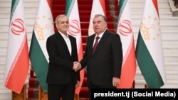 Масуд Пезешкиан и Эмомали Рахмон. Душанбе, 16 января 2025 года