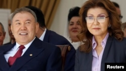 Nursoltan Nazarbaýew uly gyzy Dariga Nazarbaýewa bilen. 2016 ý.