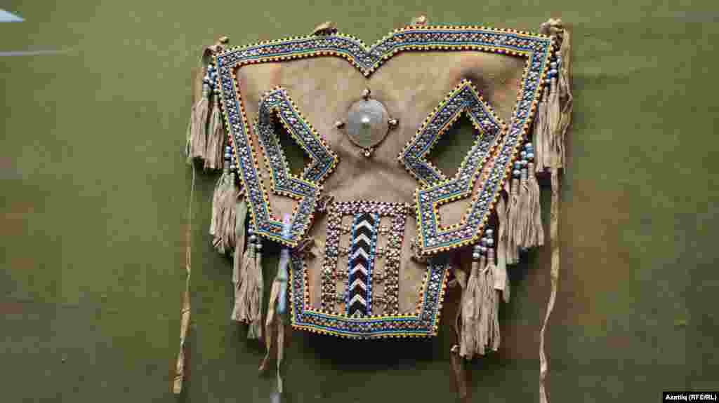 Кияүнең атына кидерелүче ритуал битле