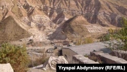 Майлуу-Суудагы уран калдыктарын сактоочу жайлар эл аралык коомчулуктун көңүлүн буруп келет. 25-октябрь, 2012-жыл 