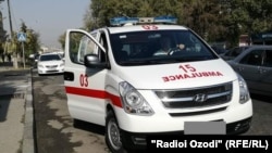 Тажикстан. Дүйшөмбү шаарындагы "Тез жардам" унаасы. 