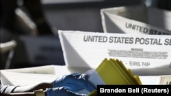 ABŞ - Fulton etrabynyň hasaba alyş we saýlaw geňeşiniň işgäri. ABŞ-nyň Jorjiýa ştatynyň Atlanta şäheri, 4-nji noýabr, 2020-nji ýyl.