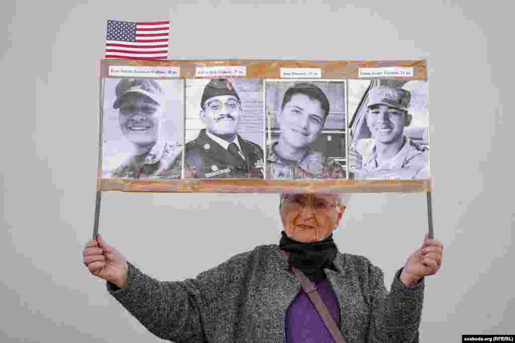 У Вільні разьвітваюцца з амэрыканскімі вайскоўцамі, якія загінулі на палігоне ў Падбродзьдзі. 3 красавіка 2025 году