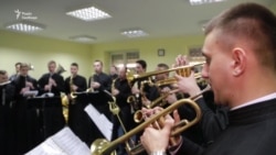 Семінаристи з саксофонами і трубами викликають культурний шок – керівник оркестру (відео)