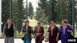 Zenanlar çaga pullarynyň dikeldilmegini enelere diňe bir maddy taýdan goldaw däl-de, eýsem zenanlara ruhy taýdan goldawdygyny aýdýarlar. 