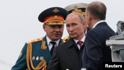 Ռուսաստանի նախագահ Վլադիմիր Պուտինը Ղրիմի Սևաստոպոլ նավահանգստում ռուսական Սևծովյան նավատորմի տեսչություն է իրականացնում, 9-ը մայիսի, 2014թ․