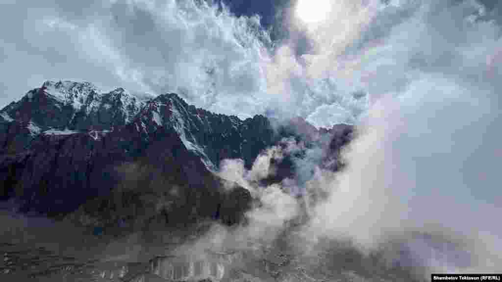 Булуттар ээрчип келе жатты.&nbsp;