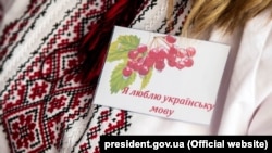 Понад 32% розмовляють тільки українською, кажуть соціологи