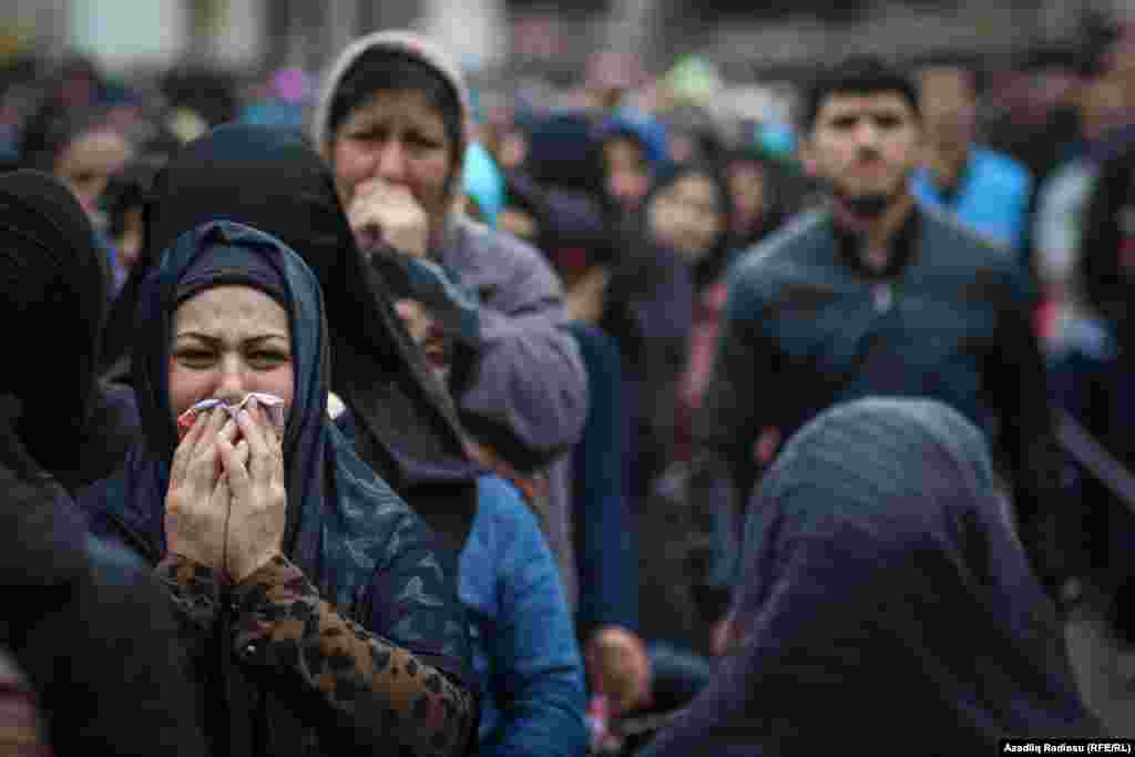 Məscidə gələn dindarlar mərsiyələr oxuyub, dualr ediblər