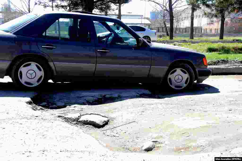 А это начало одной из самых протяженных дорог в Бишкеке - проспекта Чуй.&nbsp;