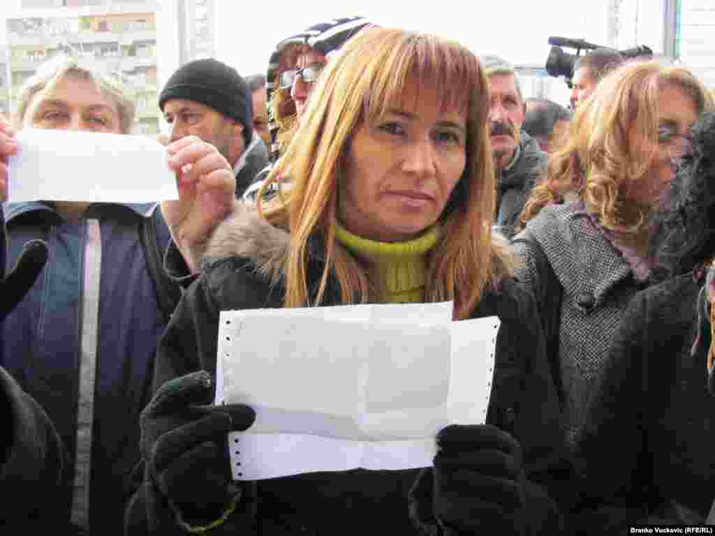 U Kragujevcu je 880 prekobrojnih radnika fabrike “Zastava”, koju je otkupio italijanski automobilski gigant Fiat, štrajkovalo zbog gubitka posla. Foto: Branko Vučković 