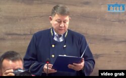 Судья Ержан Жанұзақов үкім оқып тұр. Талдықорған, 5 маусым 2025 жыл.