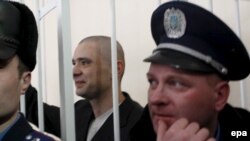 Бешеный Макс не чувствовал себя в безопасности и за решеткой